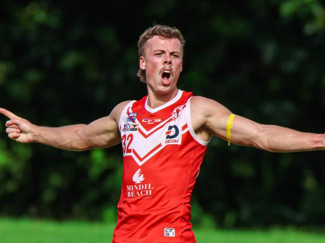 Ricky Monti playing for Waratah in the 2024-25 NTFL season. Picture: Celina Whan / AFLNT Media