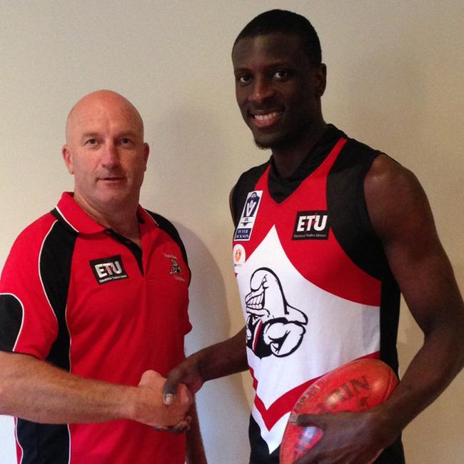 Alex Starling with former Frankston VFL coach Simon Goosey after joining the AFL state league club.