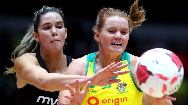 Stephanie Wood of Australia and Joanna Weston of New Zealand battle for the ball (Photo by Chloe Knott/Getty Images for England Netball)