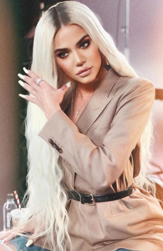 Khloe Kardashian seemed to split her thumb in this obvious Photoshop fail. Picture: Instagram