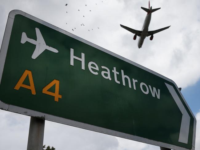 LONDON, ENGLAND - AUGUST 11: An airliner comes in to land at Heathrow Airport on August 11, 2014 in London, England. Heathrow is the busiest airport in the United Kingdom and the third busiest in the world. The airport's operator BAA wants to build a third runway to cope with increased demand. (Photo by Peter Macdiarmid/Getty Images)