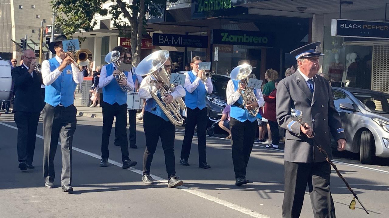 Mount Gambier Anzac Day 2022. The Mount Gambier Anzac Day march. Picture: Arj Ganesan