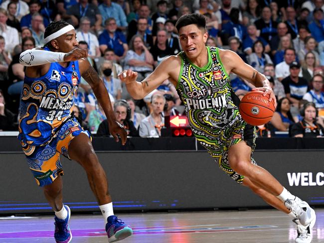 Reuben Te Rangi tries to drive Phoenix forward. Picture: Bradley Kanaris/Getty Images