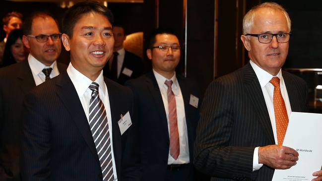 Liu Qiangdong with Malcolm Turnbull, then communications minister, in Melbourne in 2015.