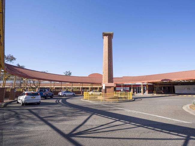 Fairfield Hospital grounds. Picture: Matthew Vasilescu