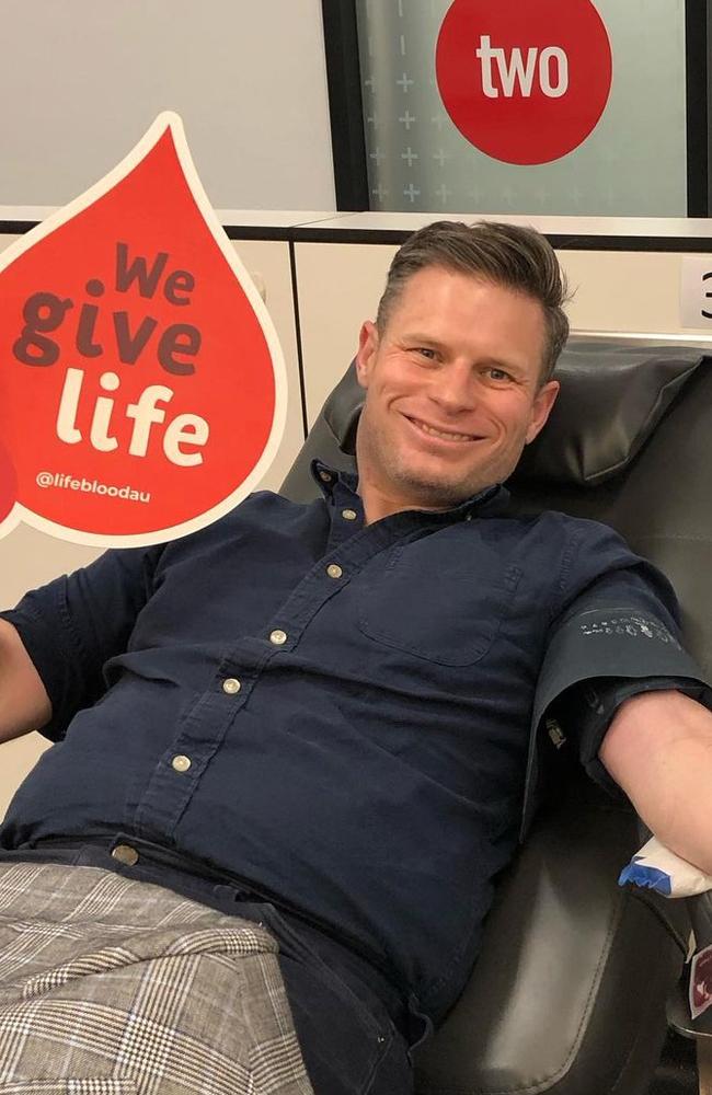 Liberal MP Matt Cross said irregular results revealed during a blood donation led him to an early diagnosis of bowel cancer.