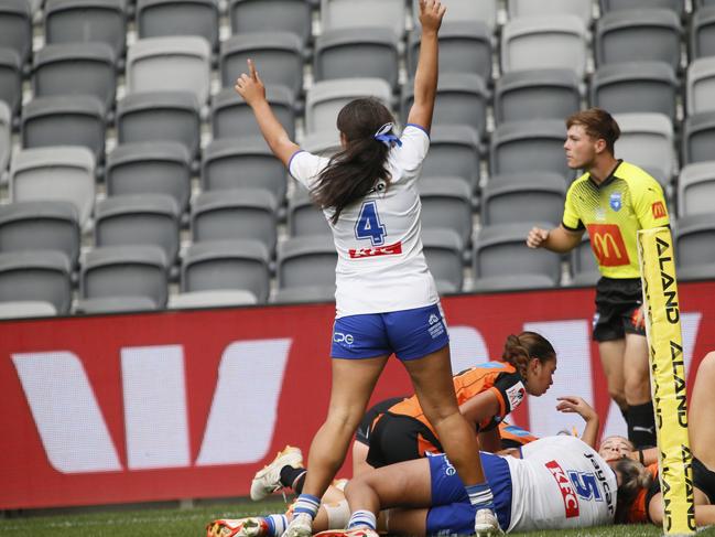 Asha Taumoepeau-Williams scores for Canterbury. Picture: Warren Gannon Photography