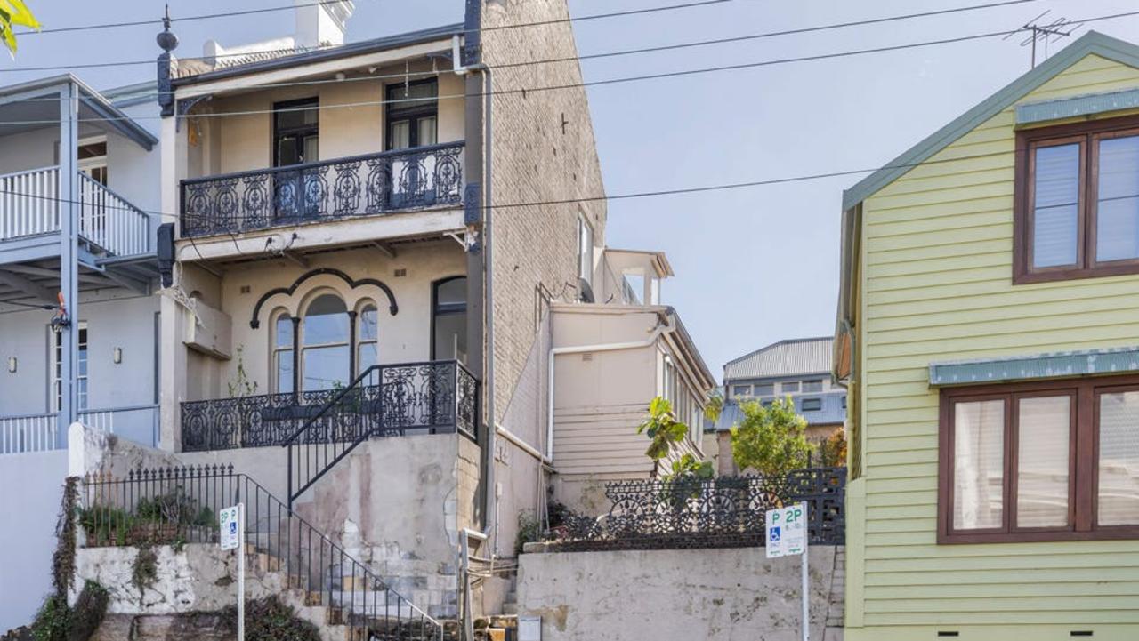 88 Rowntree St, Birchgrove sold for $2.8m at today’s auction.