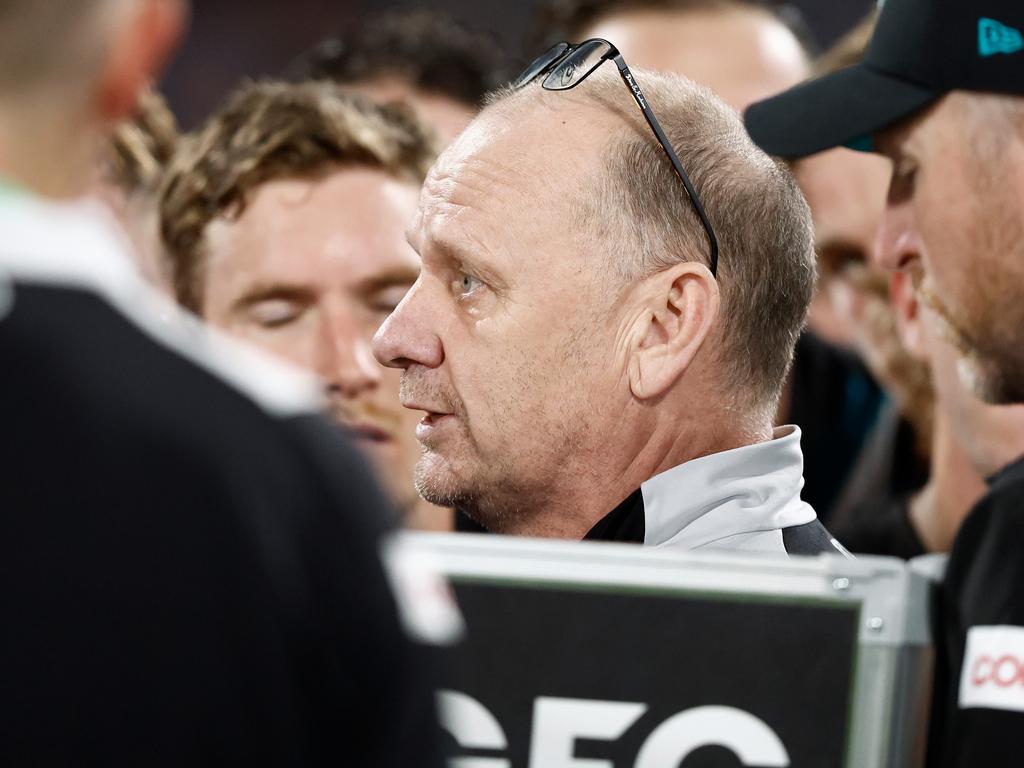 Ken Hinkley speaks to his troops. Picture: Getty Images