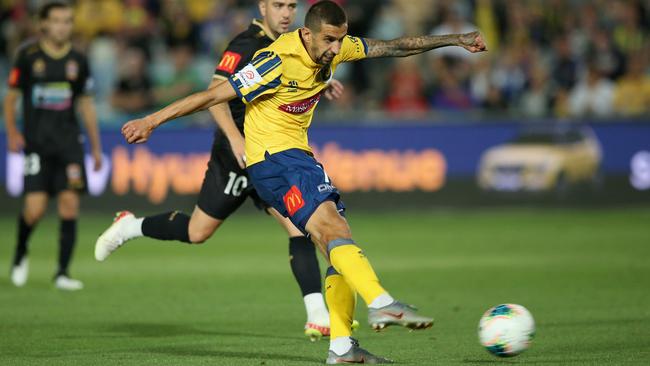 Mariners import Milan Duric takes a shot at goal against Newcastle Jets at Central Coast Stadium. Picture: Getty Images