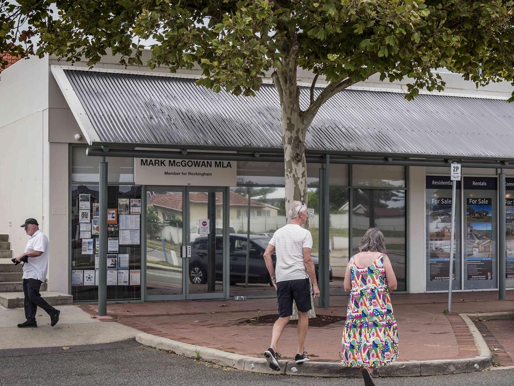 Police and chemical experts swarmed the Premier’s beachside electorate office. Picture: NCA NewsWire / Tony McDonough