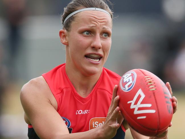 Karen Paxman in action for Melbourne. AFLW Practice match Melbourne v Carlton. Saturday, Jan 21. 2017. Picture: David Crosling