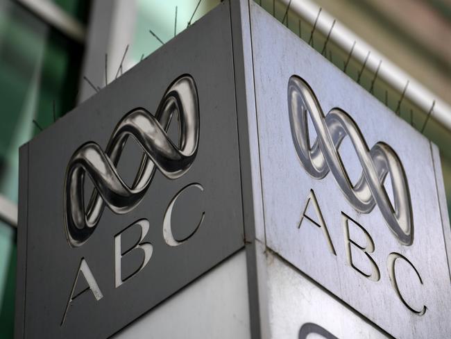 The logo for Australia's public broadcaster ABC is seen at its head office building in Sydney on September 27, 2018. - Australia's much-loved public broadcaster scrambled to salvage its hard-won reputation for impartiality on September 27, forcing out its chairman who stood accused of intervening in coverage to please the current government. (Photo by Saeed KHAN / AFP)