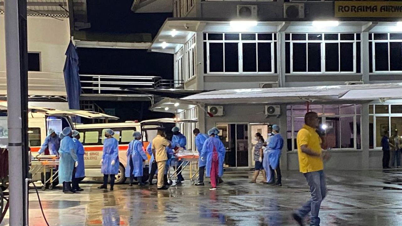 Children rescued during a Mahdia secondary school dormitory fire are transferred by medical personnel to hospitals. (Photo by Royston Drakes / AFP)