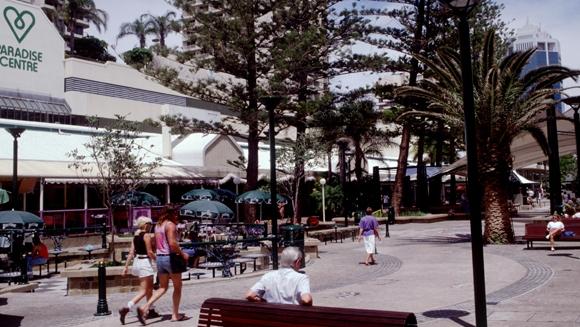 Grundy's Entertainment Centre and Cavill Mall, Surfers Paradise in the 1980s