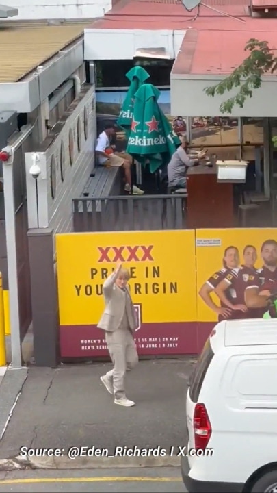 'Come for a beer!': Hollywood star spotted outside Brisbane pub