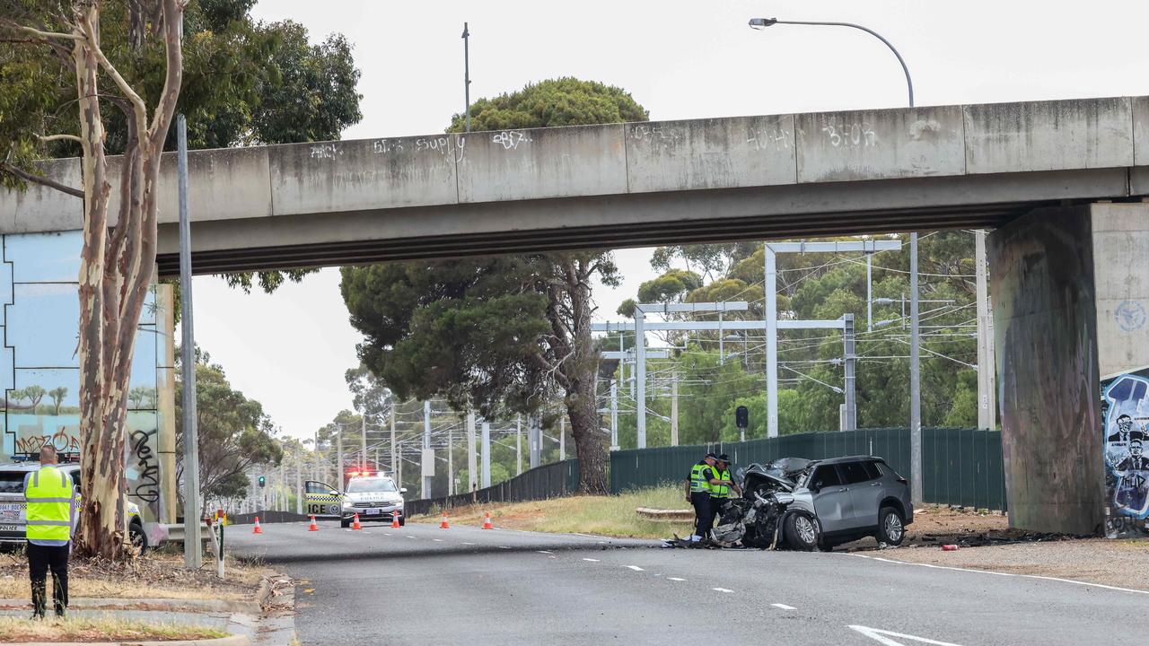 Major Crash investigators at the scene on Purling Ave, Edinburgh. Picture: Russell Millard Photography