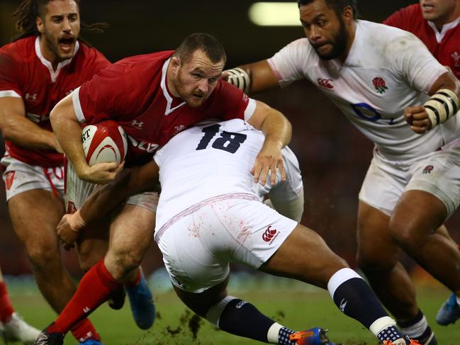 TOPSHOT - Wales' hooker Ken Owens (2L) is tackled by England's prop Kyle Sinckler (C) during the international Test rugby union match between Wales and England at Principality Stadium in Cardiff, south Wales on August 17, 2019. (Photo by GEOFF CADDICK / AFP) / RESTRICTED TO EDITORIAL USE. Use in books subject to Welsh Rugby Union (WRU) approval.