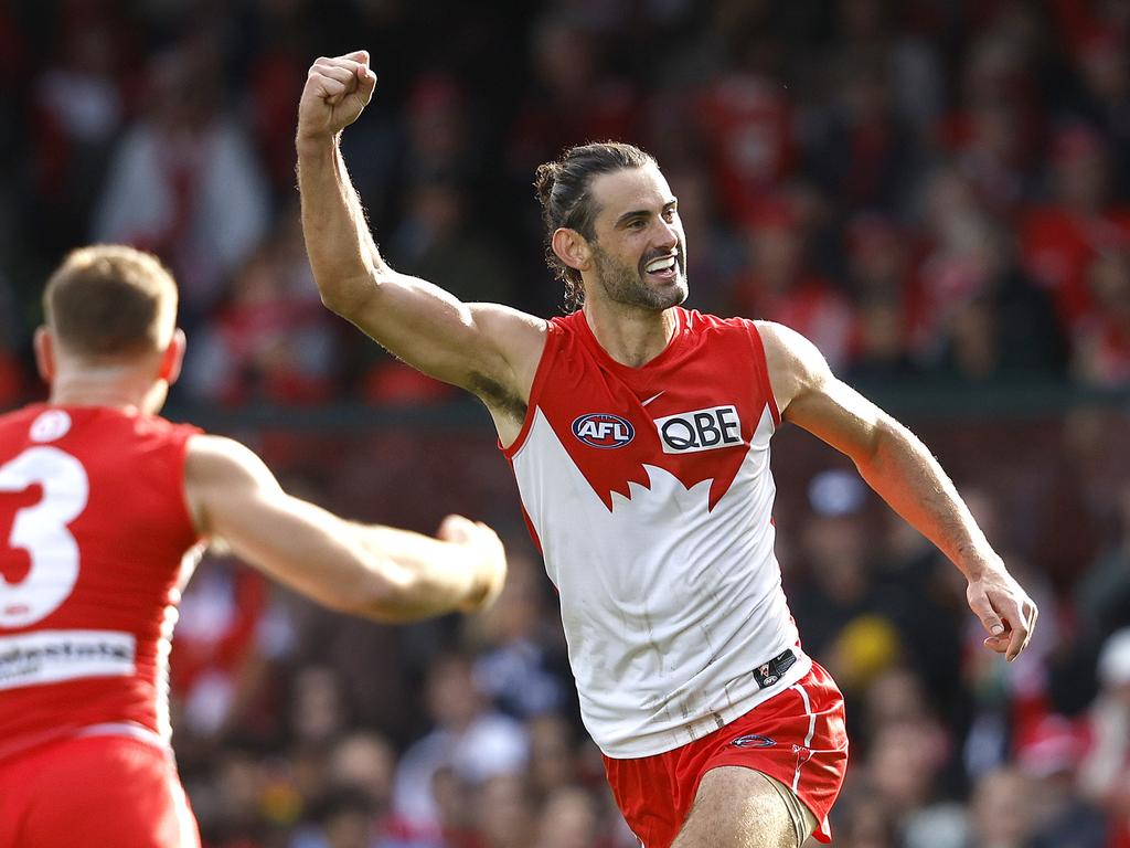 While the dimensions of the SCG don’t make a big difference, it does allow a player like Brodie Grundy to hone in on his advantage around the contests. Picture: Phil Hillyard