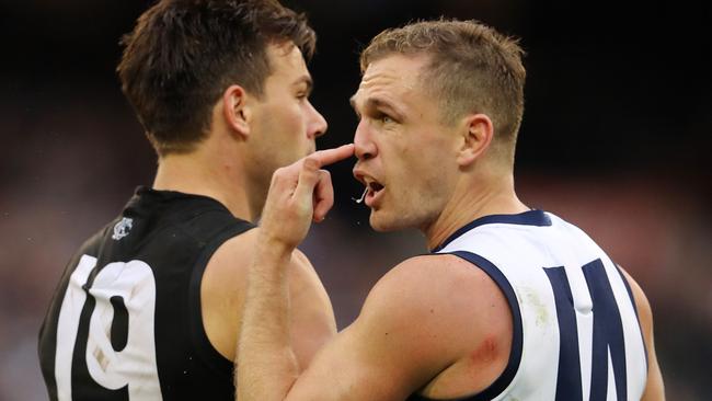 Joel Selwood tells the umpire about the treatment he was receiving from Levi Greenwood. Picture: Michael Klein