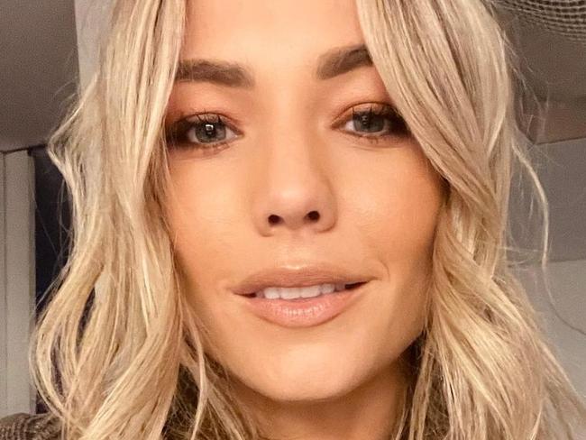 Sam Frost begs for celeb boyfriend