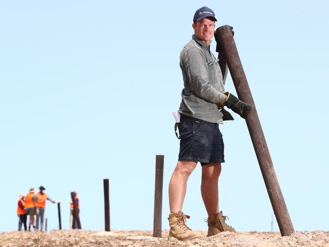 17.01.2020.Seppeltsfield has come to the aid of Yorke Peninsula farmers rebuilding after the Yorketown fire, providing 5500 posts for new fencing.Troubridge Point farmer Jack Barlow is putting up about 20 kilometres of replacement fencing after the November Yorketown fire, with the help of Blaze Aid.   PIC TAIT SCHMAAL.