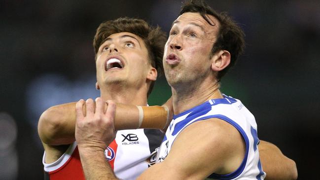 Todd Goldstein jostles with St Kilda ruckman Lewis Pierce at a boundary throw in. Picture: Hamish Blair. 