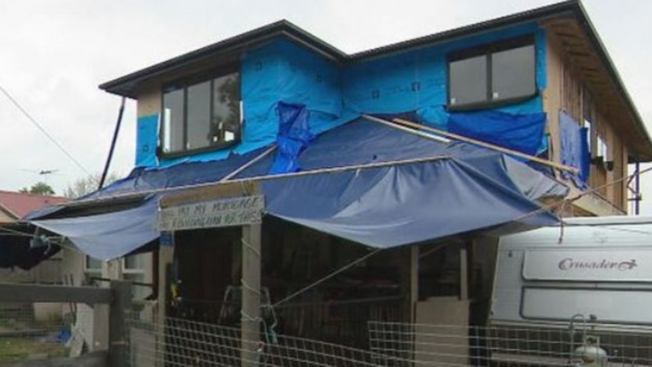 Melbourne mum Jill Harris slams Extension Factory over ‘tent’ home