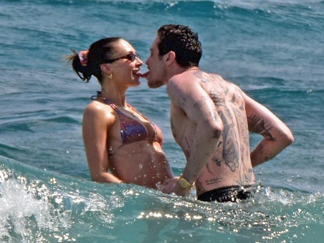 Pete Davidson and his stunning new girlfriend Elsie Hewitt were seen enjoying a beautiful beach day in Palm Beach, Florida on March 20. Picture: DAME / BACKGRID