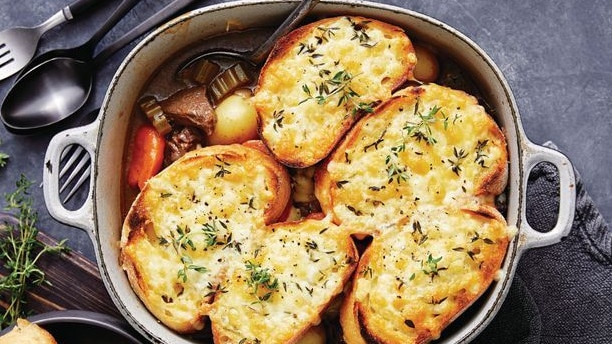 Classic beef stew with cheesy toast.