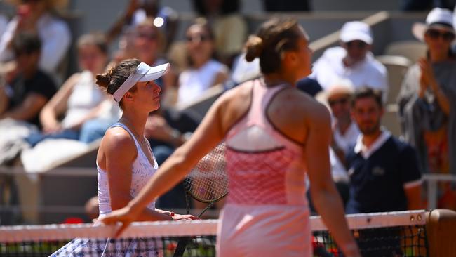 Elina Svitolina of Ukraine refuses to shake hands with Aryna Sabalenka. Photo by Clive Mason/Getty Images.