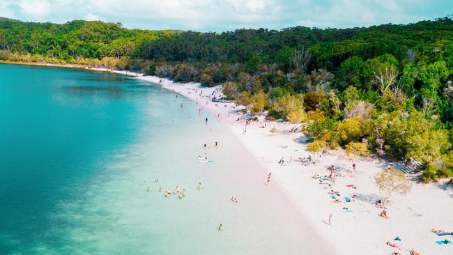 Fraser Island and the beauty of Lake McKenzie.