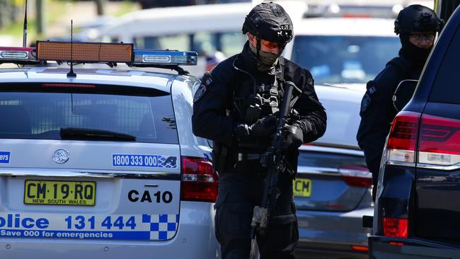 Officers join hunt for gunman. Picture: NCA NewsWire / Gaye Gerard