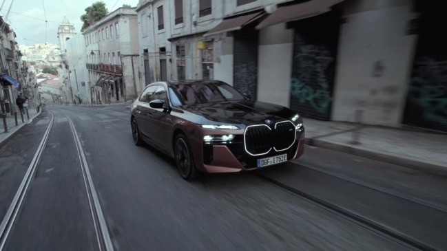 BMW i7 M70 xDrive in Liquid Copper – Saphire Black Driving Video | The