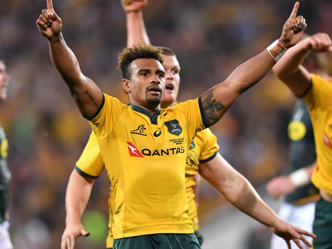 Will Genia of the Wallabies (centre) celebrates winning on full time with team mates during the Rugby Championship match between Australia and South Africa at Suncorp Stadium in Brisbane, Saturday, September 8, 2018. (AAP Image/Darren England) NO ARCHIVING, EDITORIAL USE ONLY