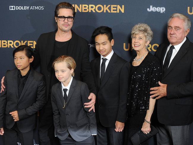 Brad Pitt, kids Pax Jolie-Pitt, Shiloh Jolie-Pitt, Maddox Jolie-Pitt, and Pitt’s parents, Jane and Bill.
