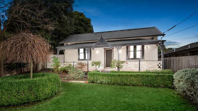 7 Garden Ave, Mitcham.