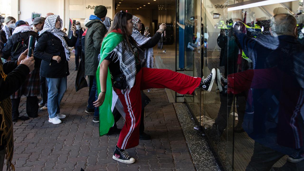 MELBOURNE, AUSTRALIA - NCA NewsWire Photos - 18 MAY 2024: Pro-Palestine protesters kick the main entrance of the Mooney Valley Racecourse as the ALP Conference occurs inside. Picture: NCA NewsWire / Diego Fedele