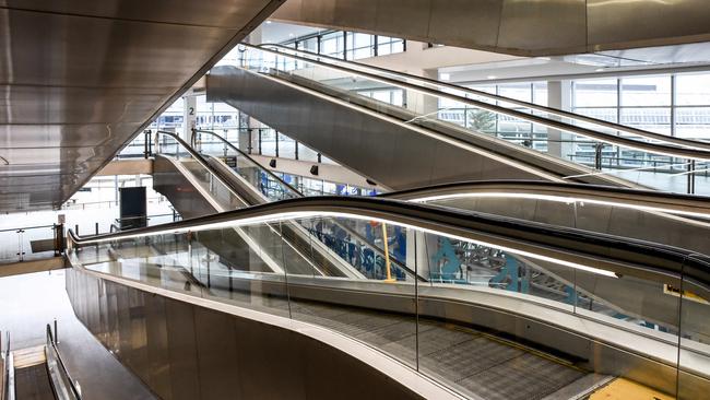 The deserted departures entrance of Sydney Airport. Picture: Flavio Brancaleone/NCA NewsWire