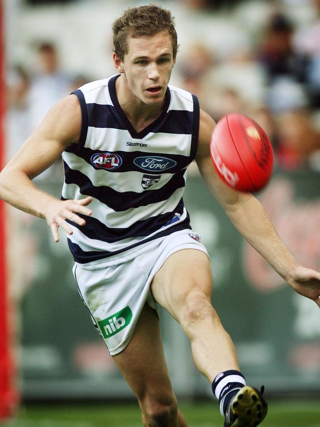 Joel Selwood pounces on a loose ball in 2007.