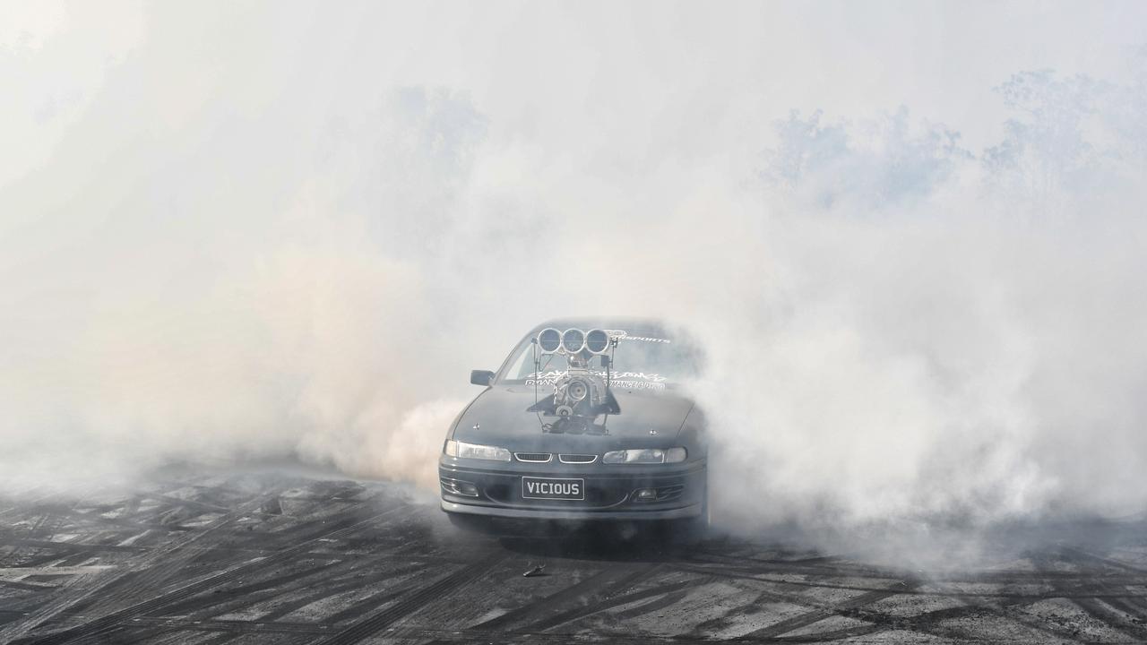 burnout, motor racing, smoke, burning rubber, qld raceway, ipswich ...