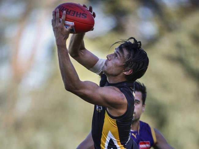 Cameron Manuel takes a mark for Balwyn. Picture: Valeriu Campan