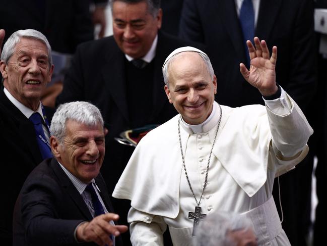 Pope Leo XIV waves at the end of an audience with representatives of the media in Paul VI hall at the Vatican, May 12, 2025. REUTERS/Guglielmo Mangiapane