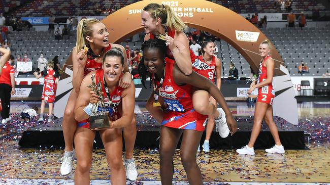 Nat Haythornthwaite (at right on the back of teammate Sam Wallace) celebrates with Wallace, Sophie Garbin and Helen Housby after the Swifts’ 2021 premiership win. Photo: Getty Images