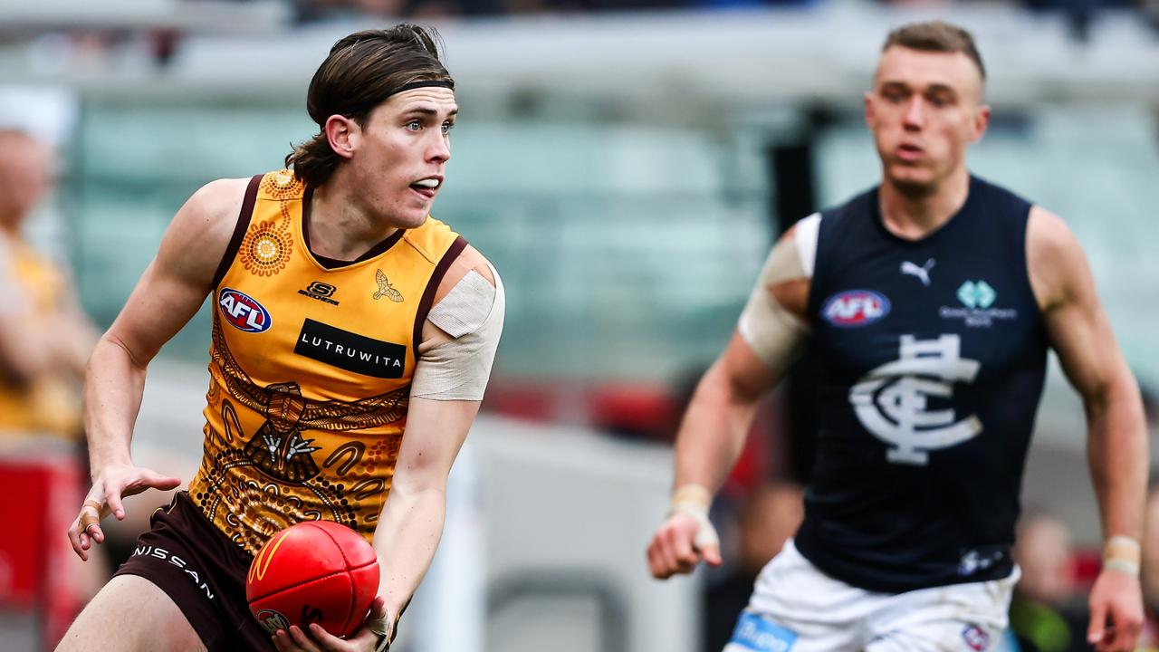 MELBOURNE, AUSTRALIA - JULY 02: Will Day of the Hawks in action during the 2023 AFL Round 16 match between the Hawthorn Hawks and the Carlton Blues at the Melbourne Cricket Ground on July 2, 2023 in Melbourne, Australia. (Photo by Dylan Burns/AFL Photos via Getty Images)