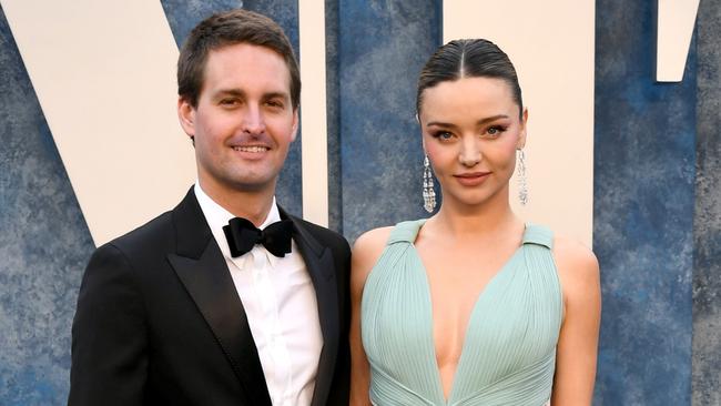 BEVERLY HILLS, CALIFORNIA - MARCH 12: (L-R) Evan Spiegel and Miranda Kerr attend the 2023 Vanity Fair Oscar Party Hosted By Radhika Jones at Wallis Annenberg Center for the Performing Arts on March 12, 2023 in Beverly Hills, California. (Photo by Jon Kopaloff/Getty Images for Vanity Fair)