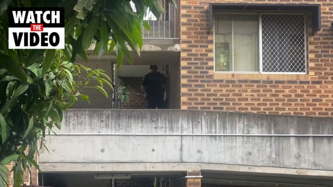 Man shot, officer injured at Kangaroo Point unit complex