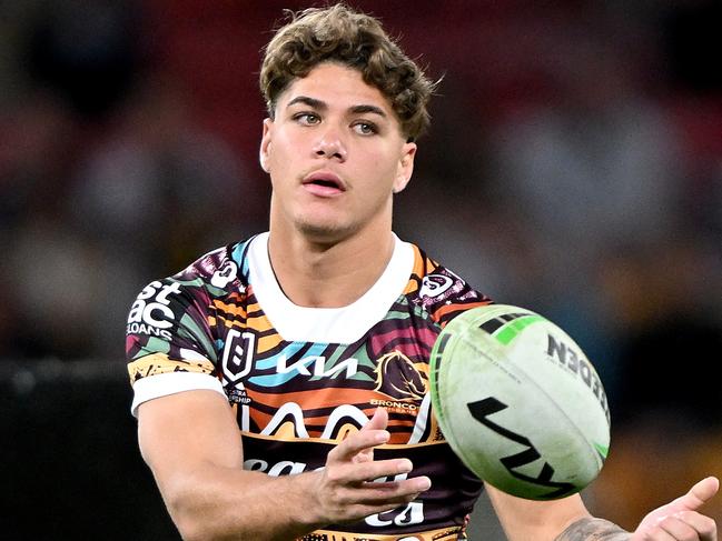 BRISBANE, AUSTRALIA – JUNE 10: Reece Walsh of the Broncos passes the ball during the warm up before the round 15 NRL match between Brisbane Broncos and Newcastle Knights at Suncorp Stadium on June 10, 2023 in Brisbane, Australia. (Photo by Bradley Kanaris/Getty Images)