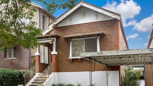 Russell Lea house sells at auction for $1.475 million | news.com.au ...