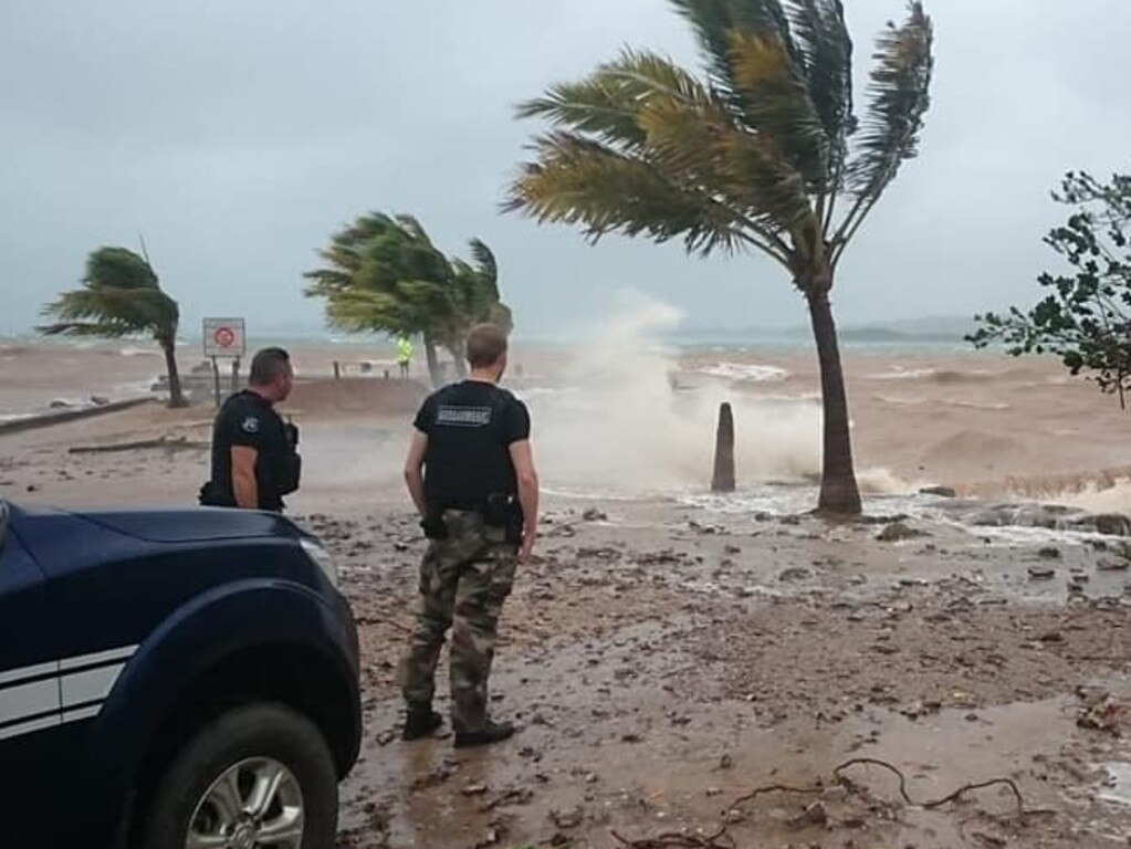 Cyclone Oma: Queensland on alert for wild weekend weather | news.com.au ...